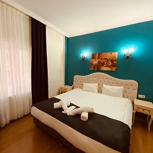 3* Ξενοδοχείο Adora